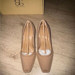 Women's Tan Square-Toe Pumps